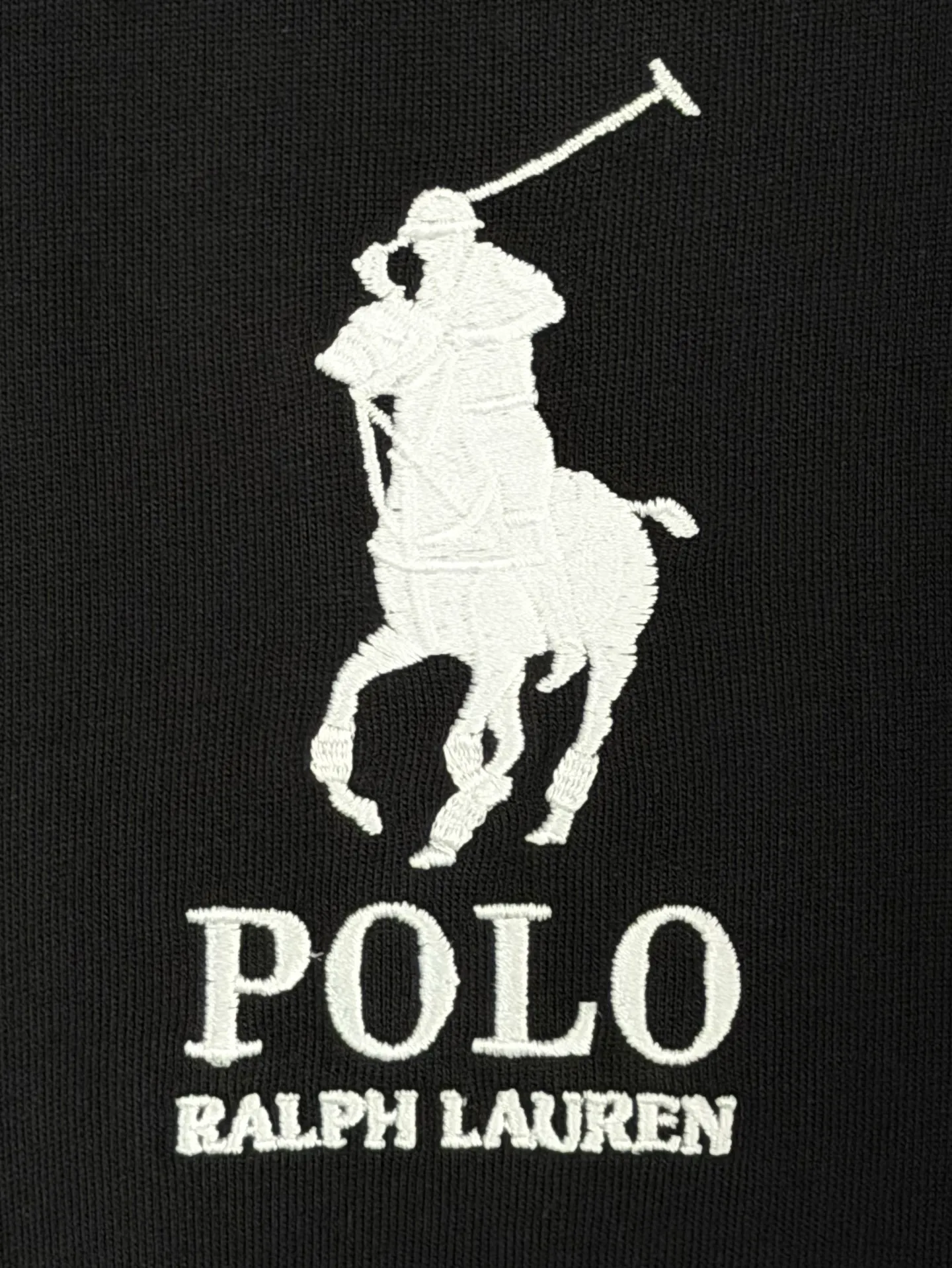 P160 [High Quality]Ralph Lauren*Ralph Lauren embroidery micro-label simple‼ ️Short-sleeved T-shirt 💗Ralph Lauren classic short-sleeved T-shirt, custom-made 280g pure cotton fabric, soft and breathable, classic horseback golf🏌️ embroidery on the chest, logo + logo embroidery on the back, simple and recognizable. Round neck design, neat tailoring, customized 280g pure cotton fabric, soft and smooth to the touch, great breathability, super comfortable to wear in summer! The same loose version for men and women, OK to wear alone or layered, versatile ~ 𝐂𝐎𝐋𝐎𝐔𝐑: black white 𝐒𝐈𝐙𝐄: S-xL Size chart: S: Shoulder width 51 - Bust 55 - Clothing length 70 M: Shoulder width 53 - Bust 57 - Clothing length 72 L: Shoulder width 55 - Bust 59 - Clothing length 74 XL: Shoulder width 57 - Bust 61 - Clothing length 76
